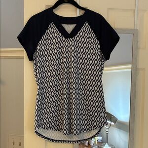 Jofit Black & White V-Neck Short Sleeve Geometric Top